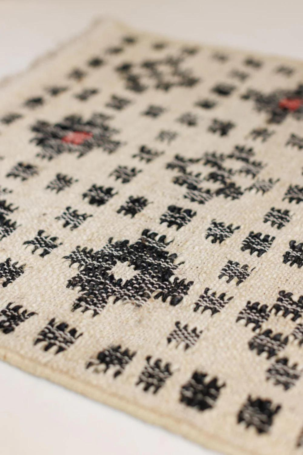 Pintuck "b/w" Rug