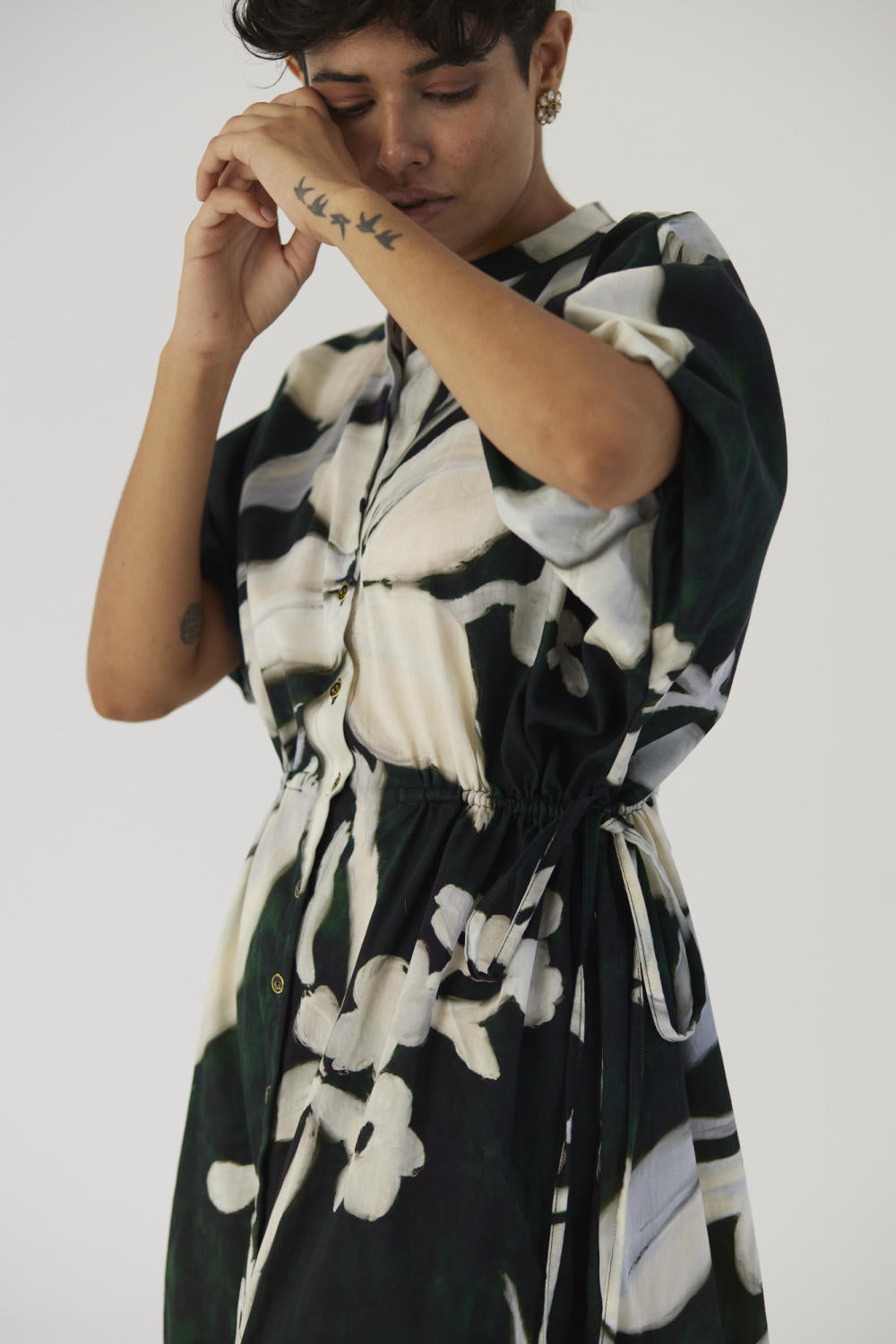 CHICORY BLACK SIDE TIE UP DRESS
