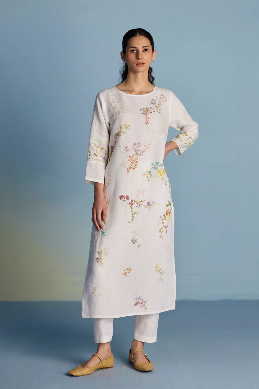 Emra Hand-Embroidered Linen Kurta - White