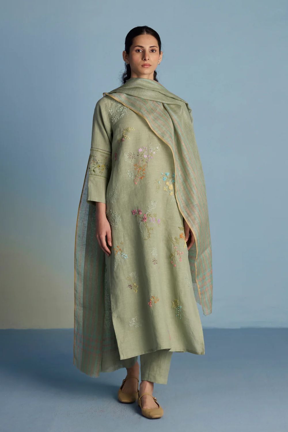 Emra Hand-Embroidered Linen Kurta Set - Mint