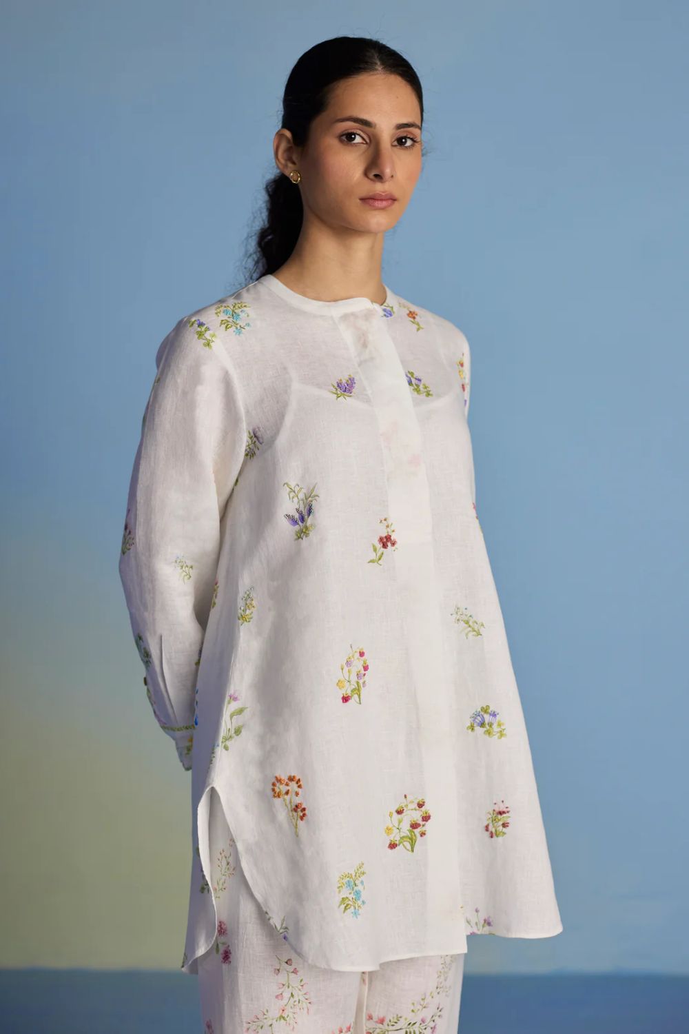 Anya Hand-Embroidered Floral Linen Kurta - White