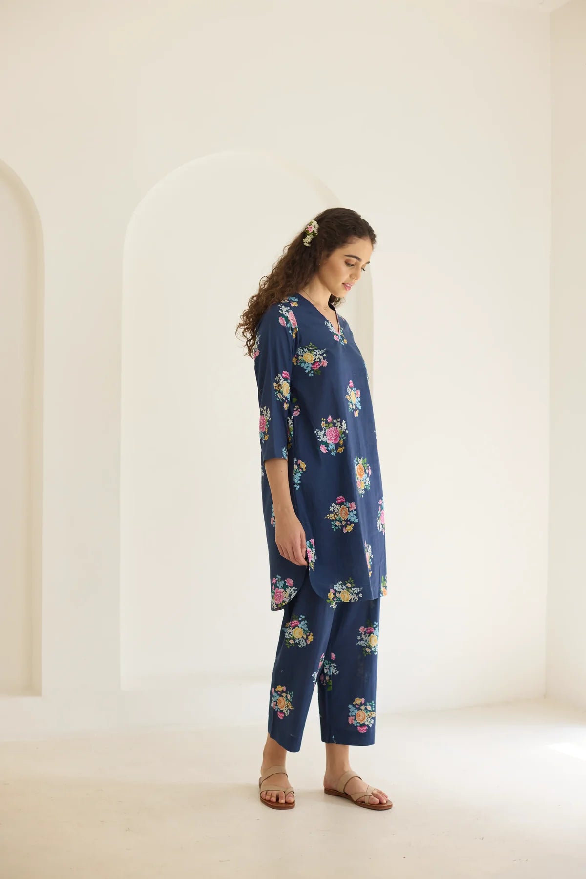 Deep Blue Floral Bunch Short Kurta Set - V neck