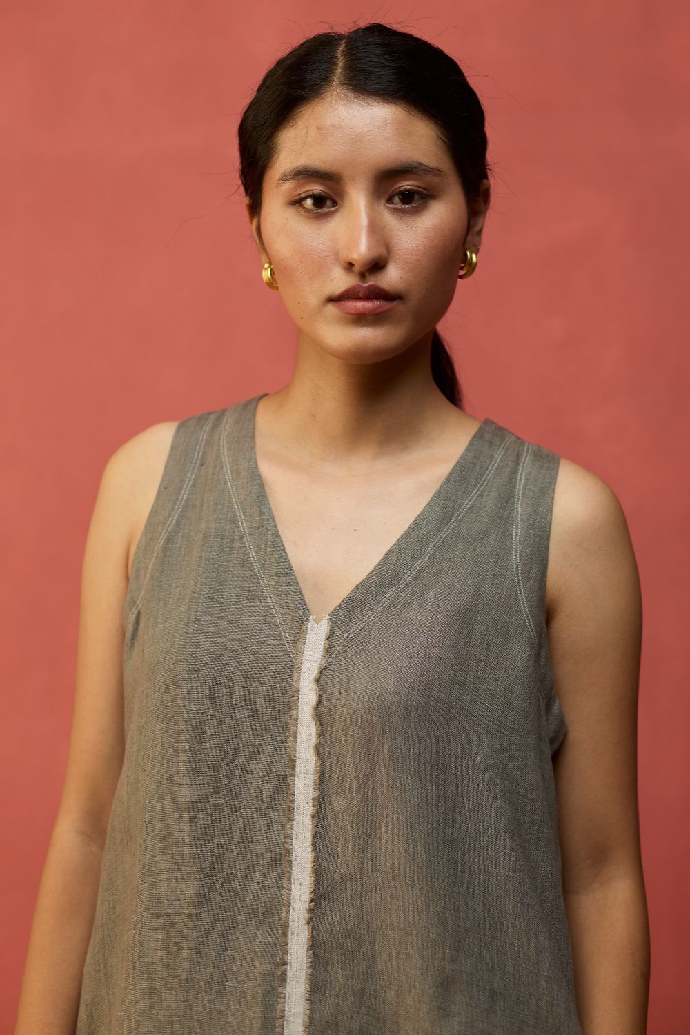 Rohe Sleeveless Linen Kurta Set - Grey