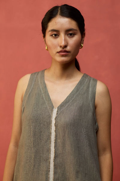 Rohe Sleeveless Linen Kurta Set - Grey