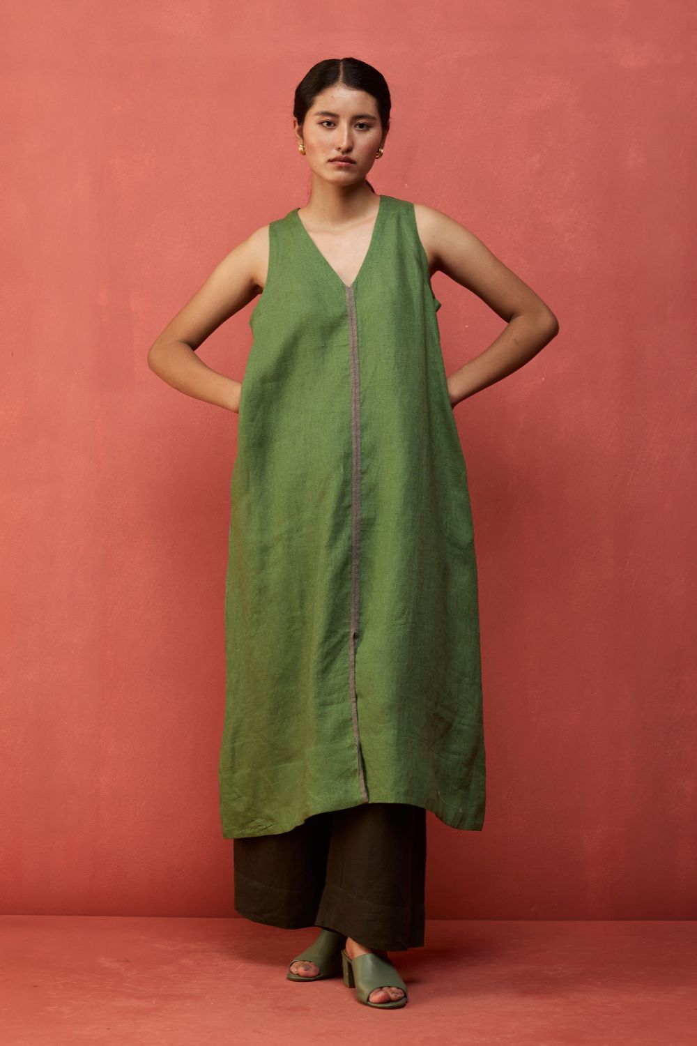 Rohe Sleeveless Linen Kurta Set - Fern Green