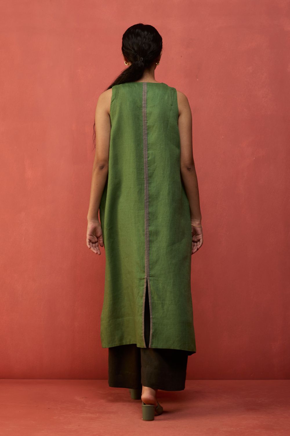 Rohe Sleeveless Linen Kurta Set - Fern Green