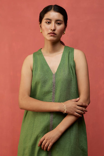 Rohe Sleeveless Linen Kurta Set - Fern Green