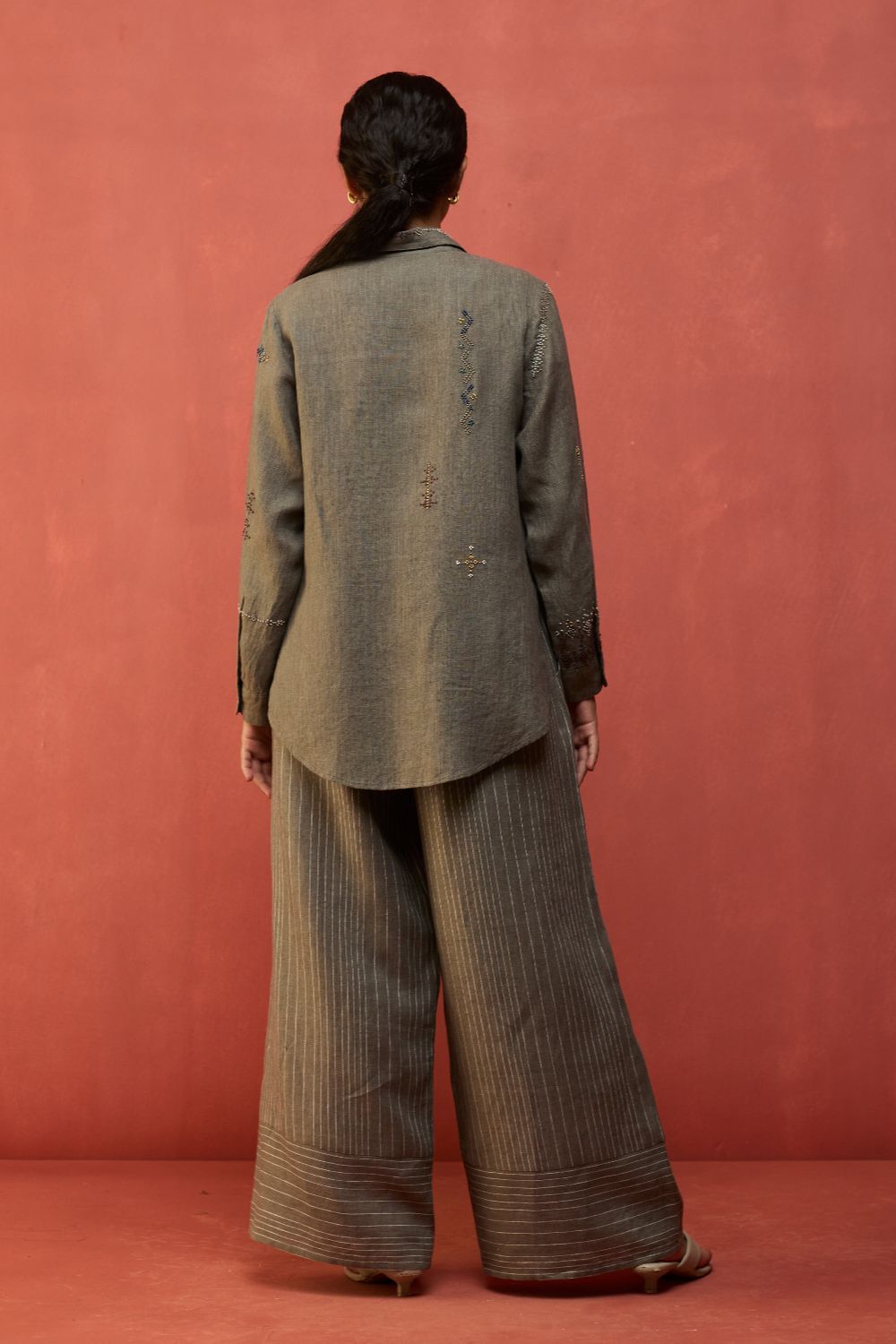 Kira Hand-Embroidered Linen Shirt - Grey