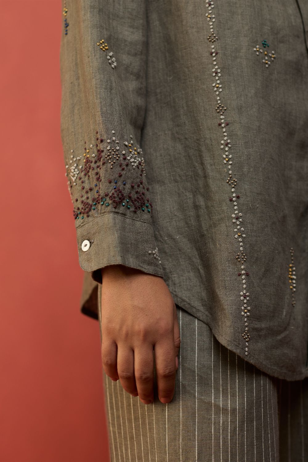 Kira Hand-Embroidered Linen Shirt - Grey