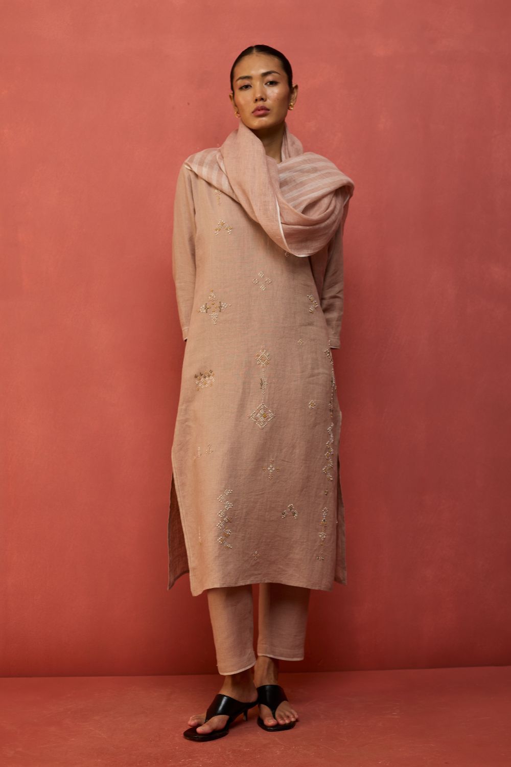 Rena Hand-Embroidered Linen Kurta - Dusty Rose