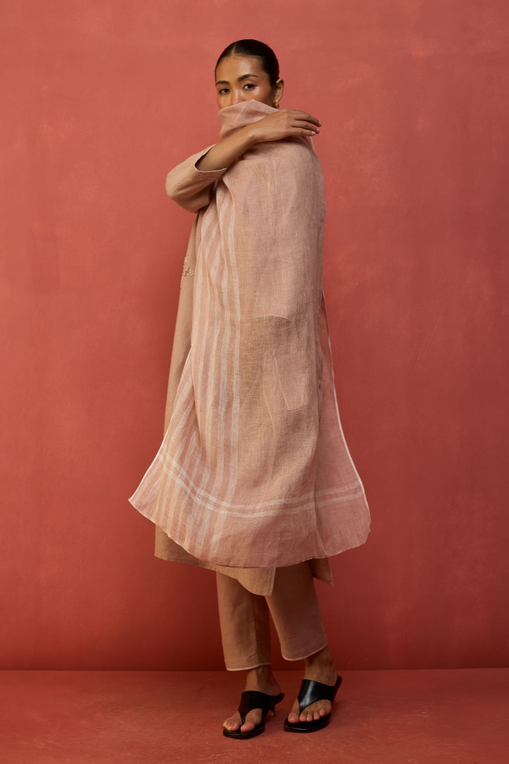 Rena Hand-Embroidered Linen Kurta - Dusty Rose