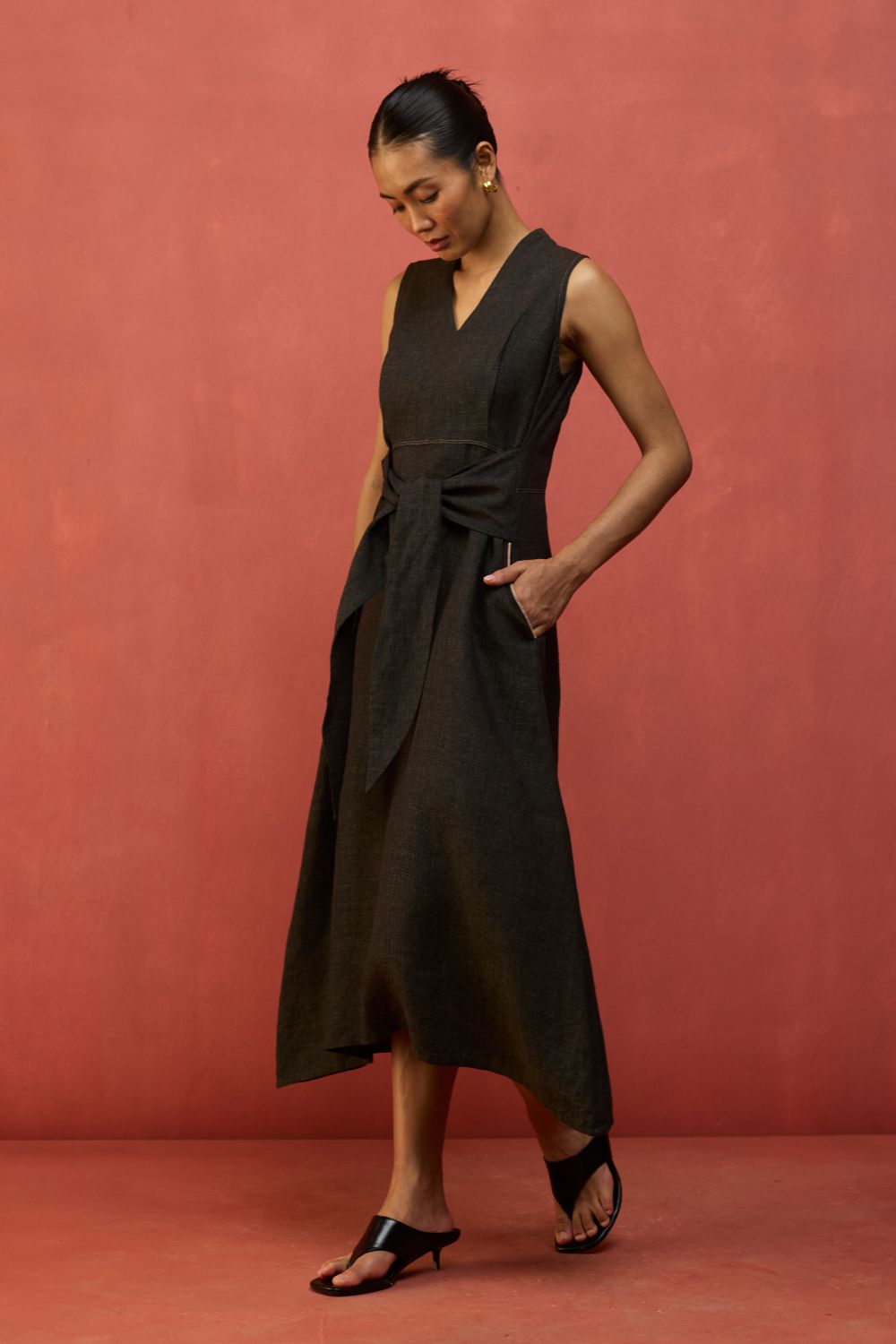 Tako Sleeveless Linen Knot Dress - Charcoal