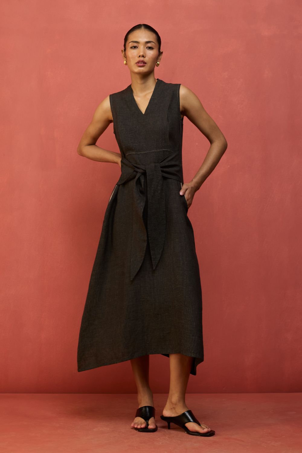 Tako Sleeveless Linen Knot Dress - Charcoal