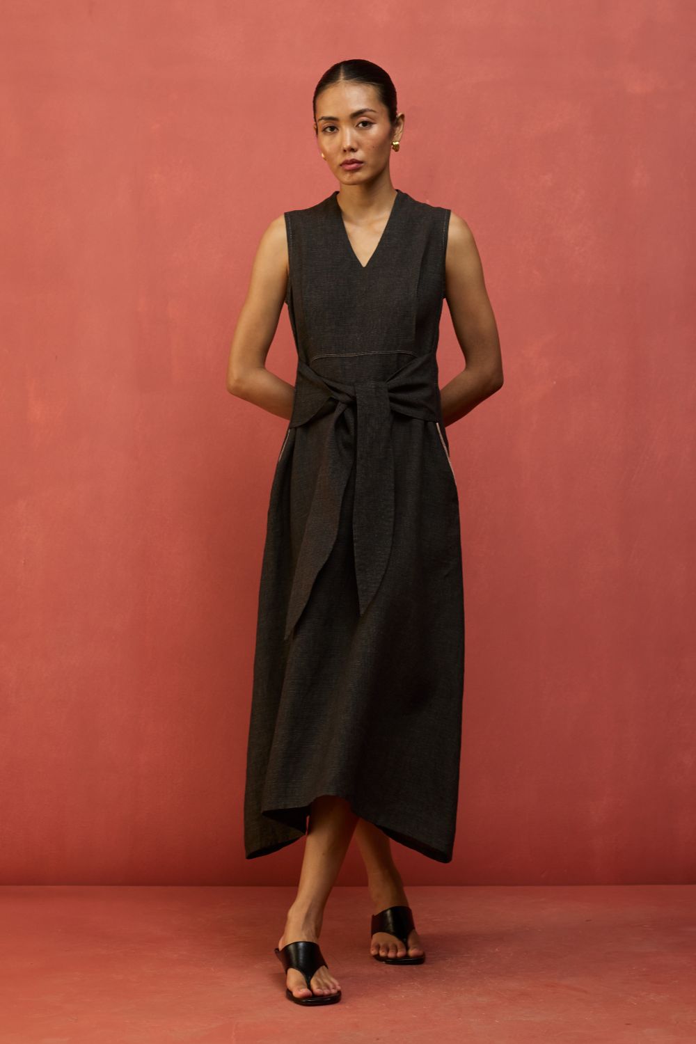 Tako Sleeveless Linen Knot Dress - Charcoal