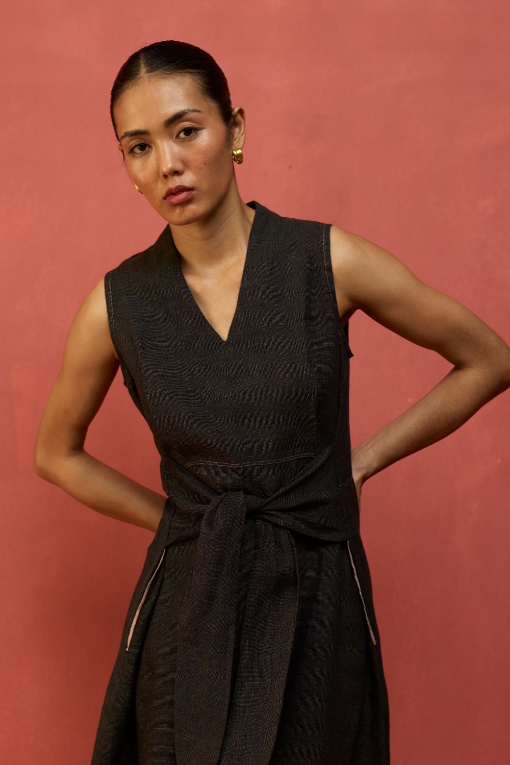 Tako Sleeveless Linen Knot Dress - Charcoal
