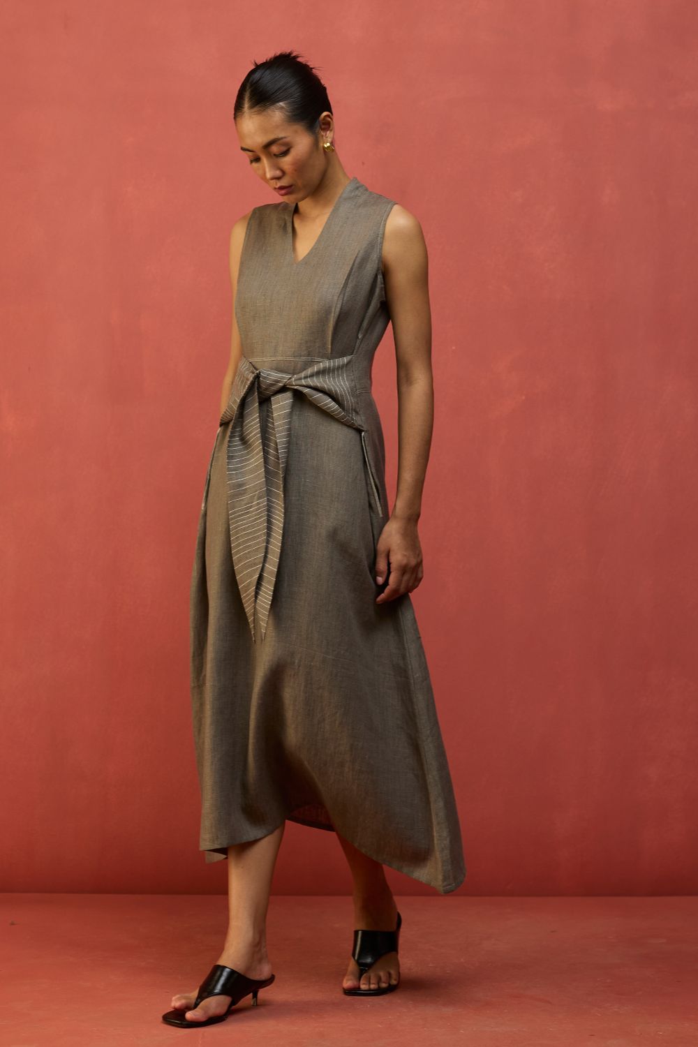 Tako Sleeveless Linen Knot Dress - Grey