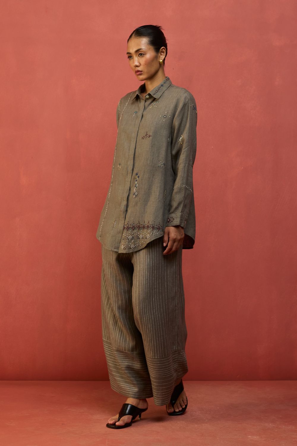 Kira Hand-Embroidered Linen Shirt - Grey