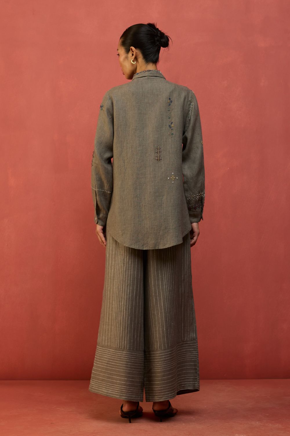 Kira Hand-Embroidered Linen Shirt - Grey