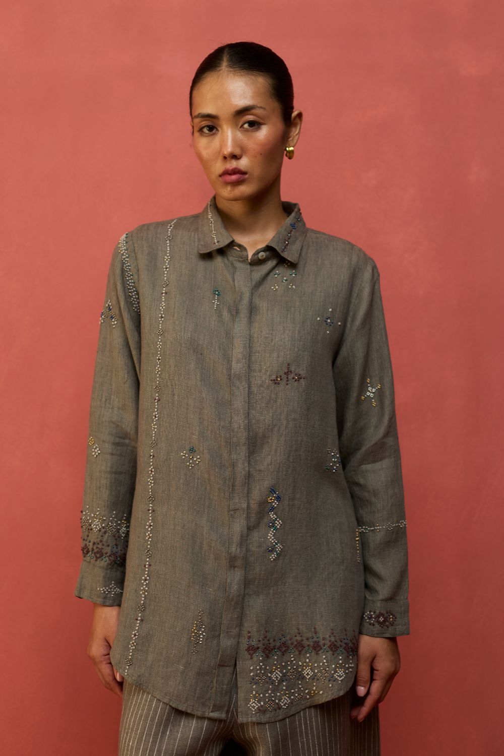 Kira Hand-Embroidered Linen Shirt - Grey