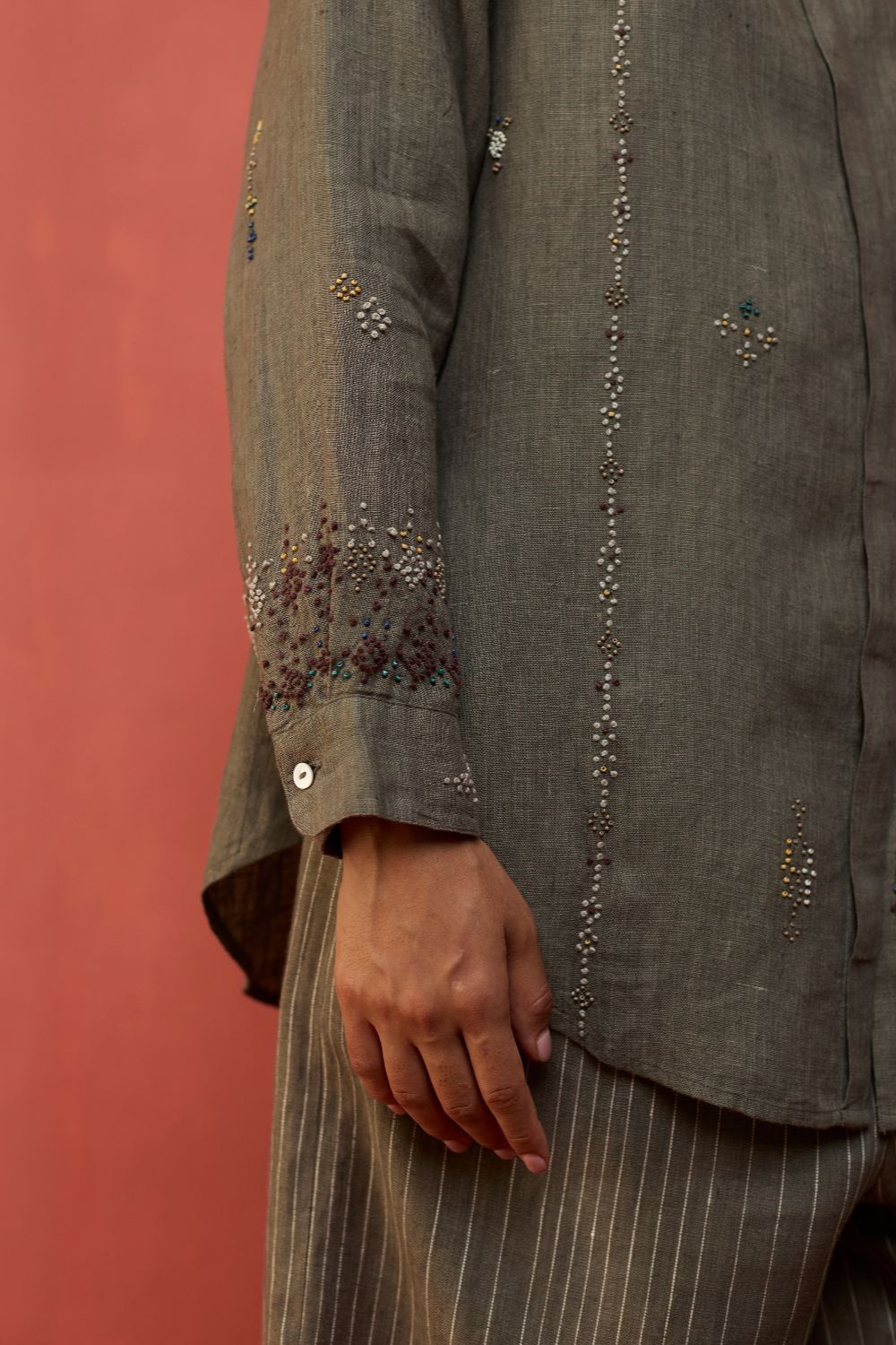 Kira Hand-Embroidered Linen Shirt - Grey