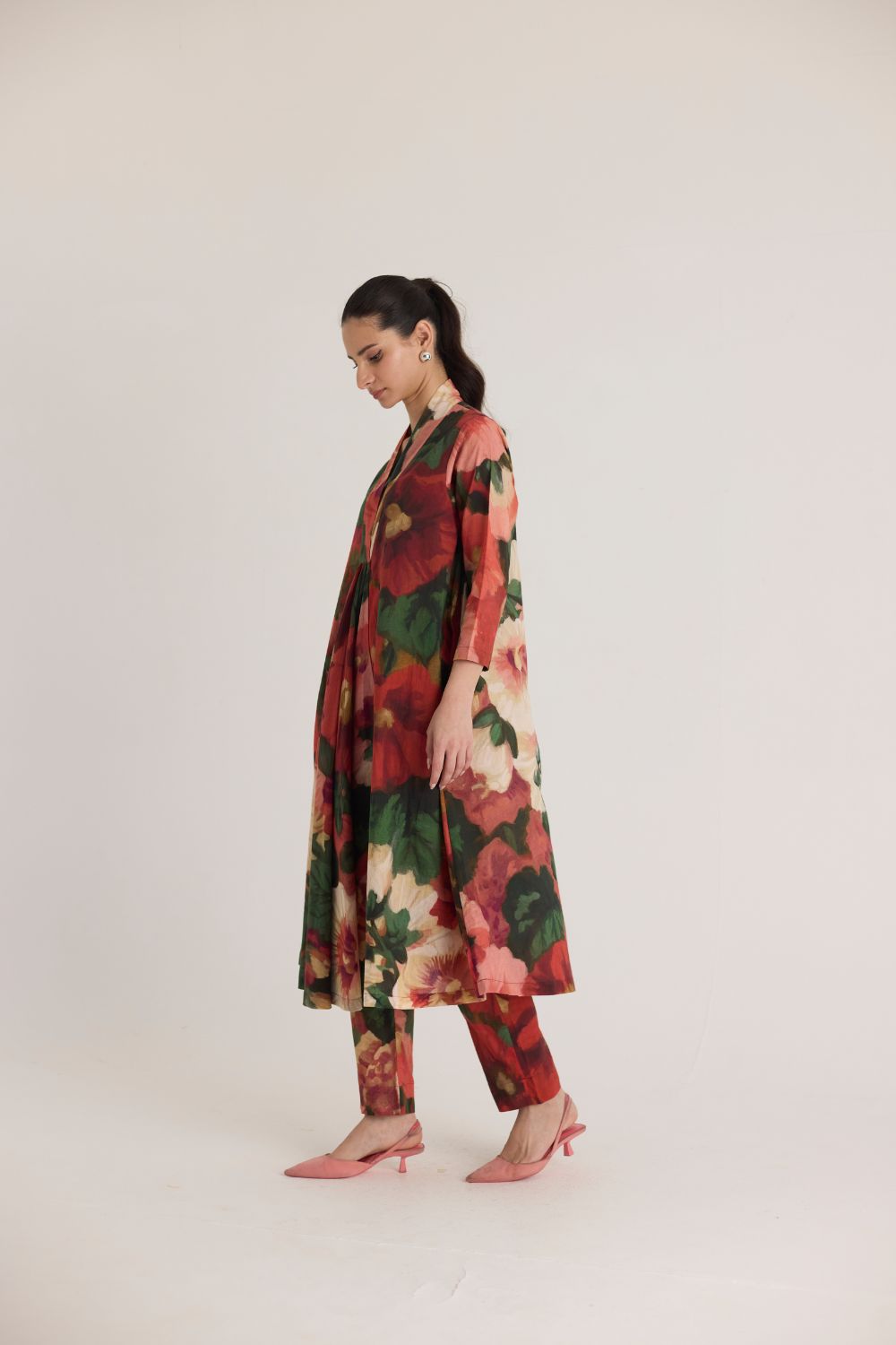 SCARLETT V NECK KURTA SET