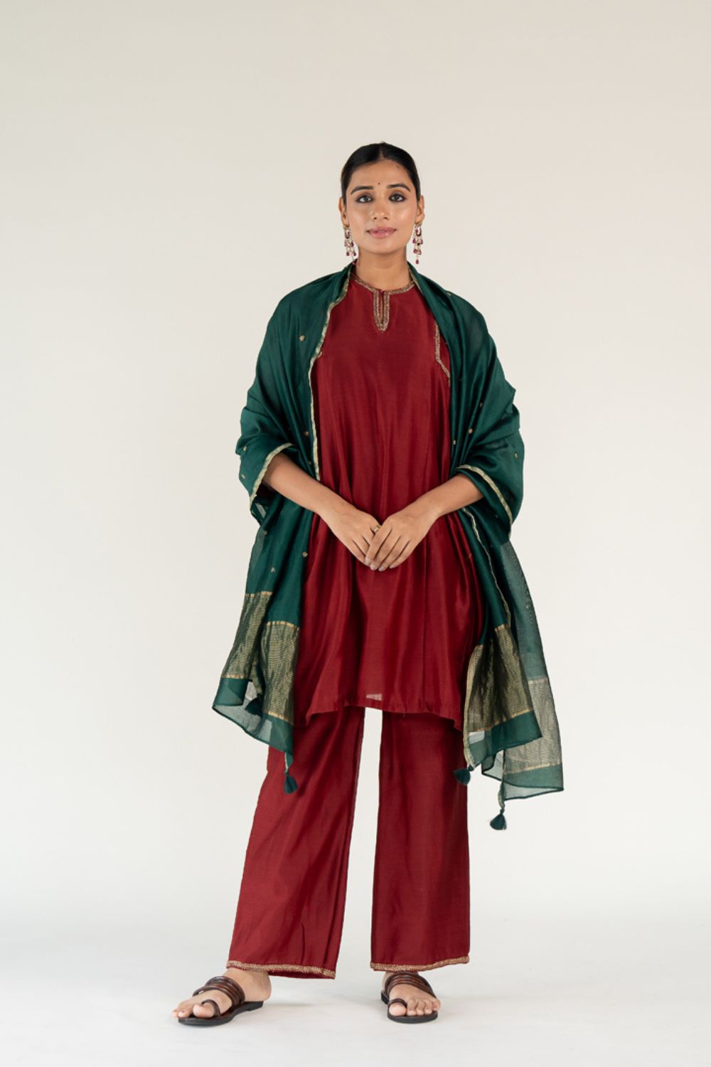 Zainab Kurta Set 
with Ayra Odhani-Maroon & Emerald