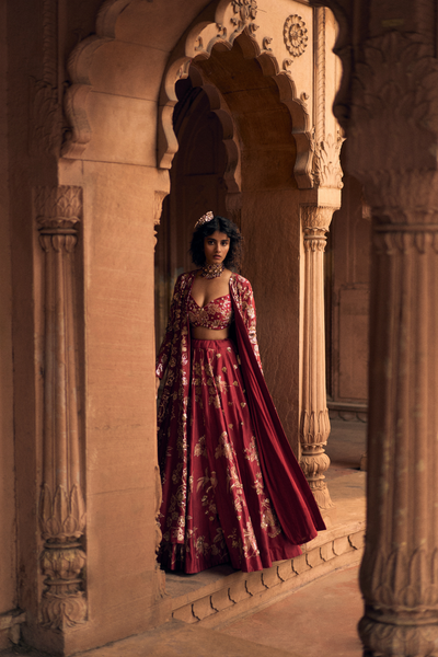 PH-2479 
Lehenga 
Blouse 
Jacket / Dupatta Set
