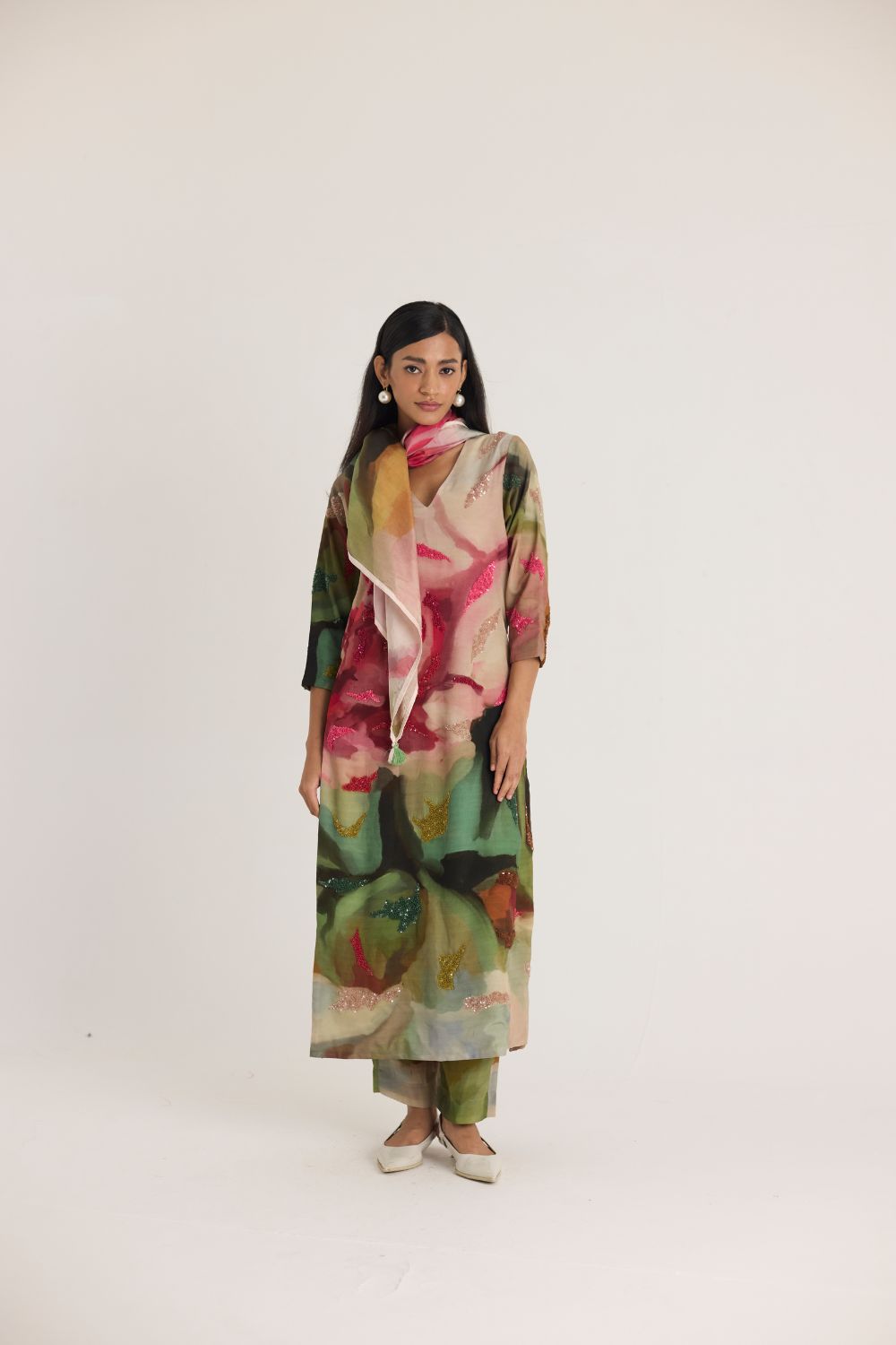 TILLY EMROIDERED LONG V NECK KURTA SET