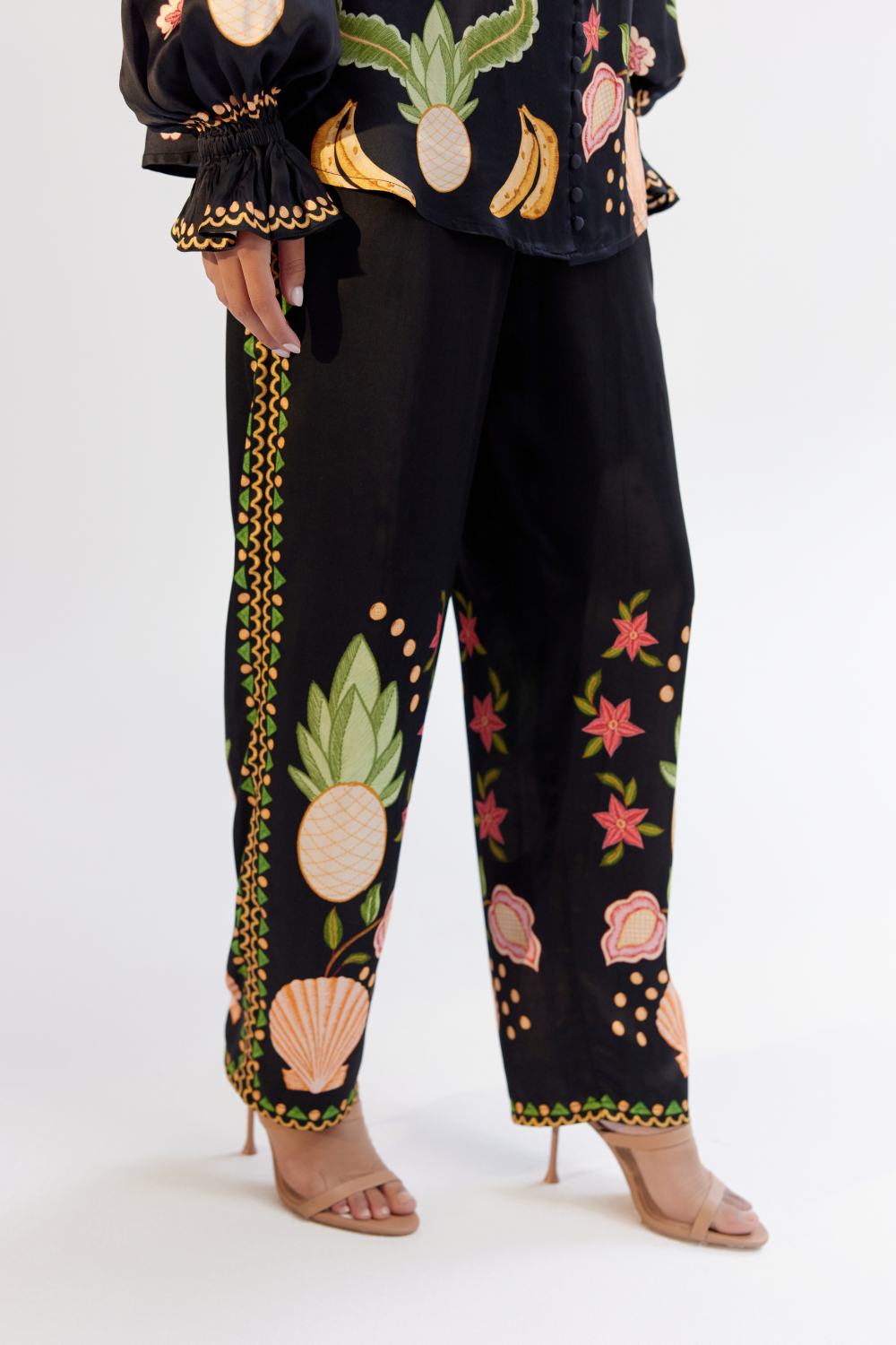 Ilia Pants - Seashell (Black)