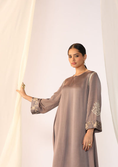 Linen satin keyhole kurta with delicate handwork