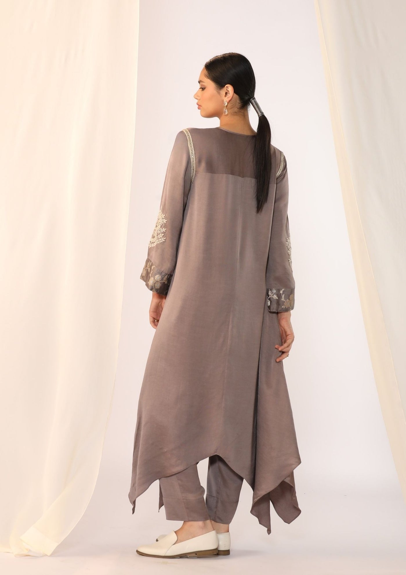 Linen satin keyhole kurta with delicate handwork
