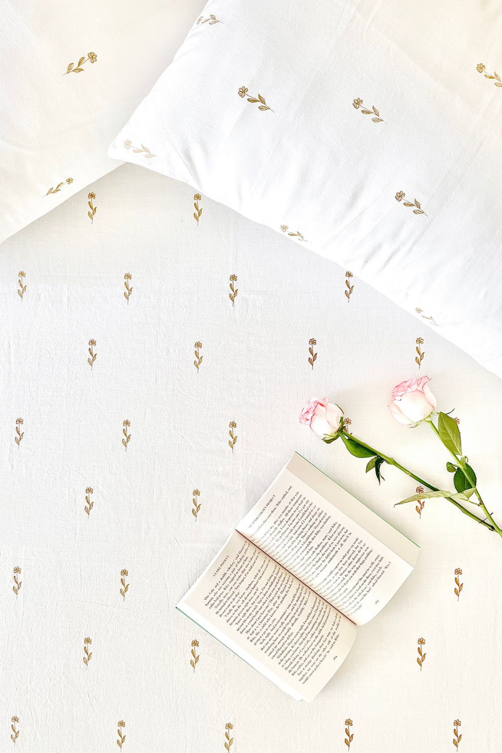 Bela Bedsheet With Pillow Covers