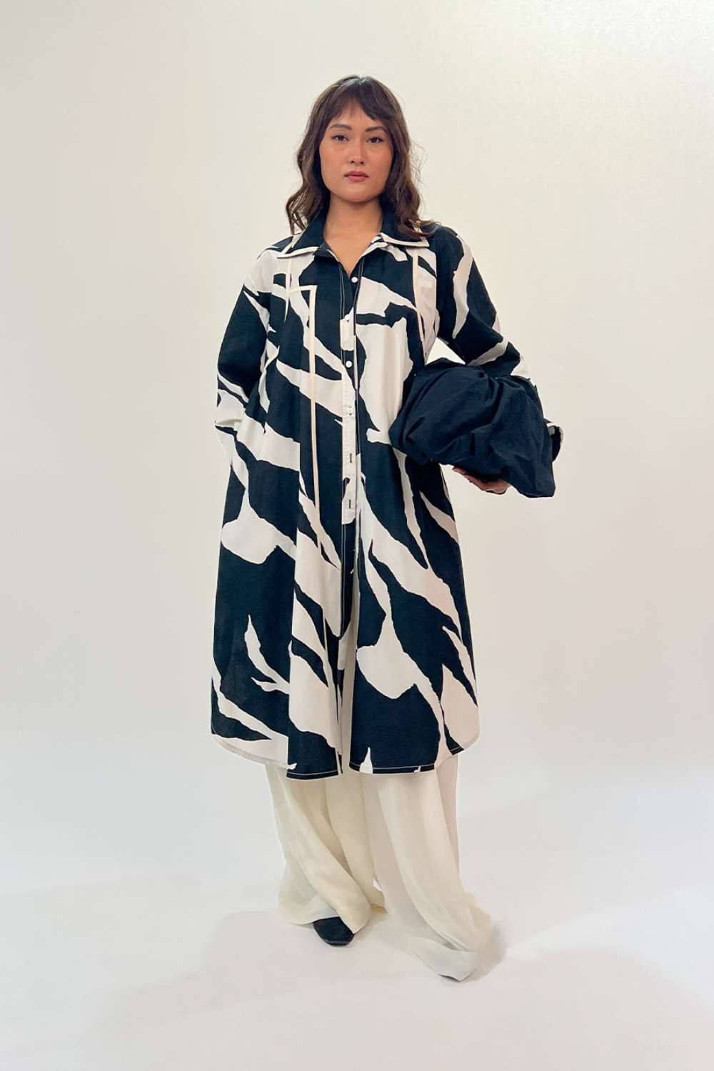 Line shirt dress-Black & White