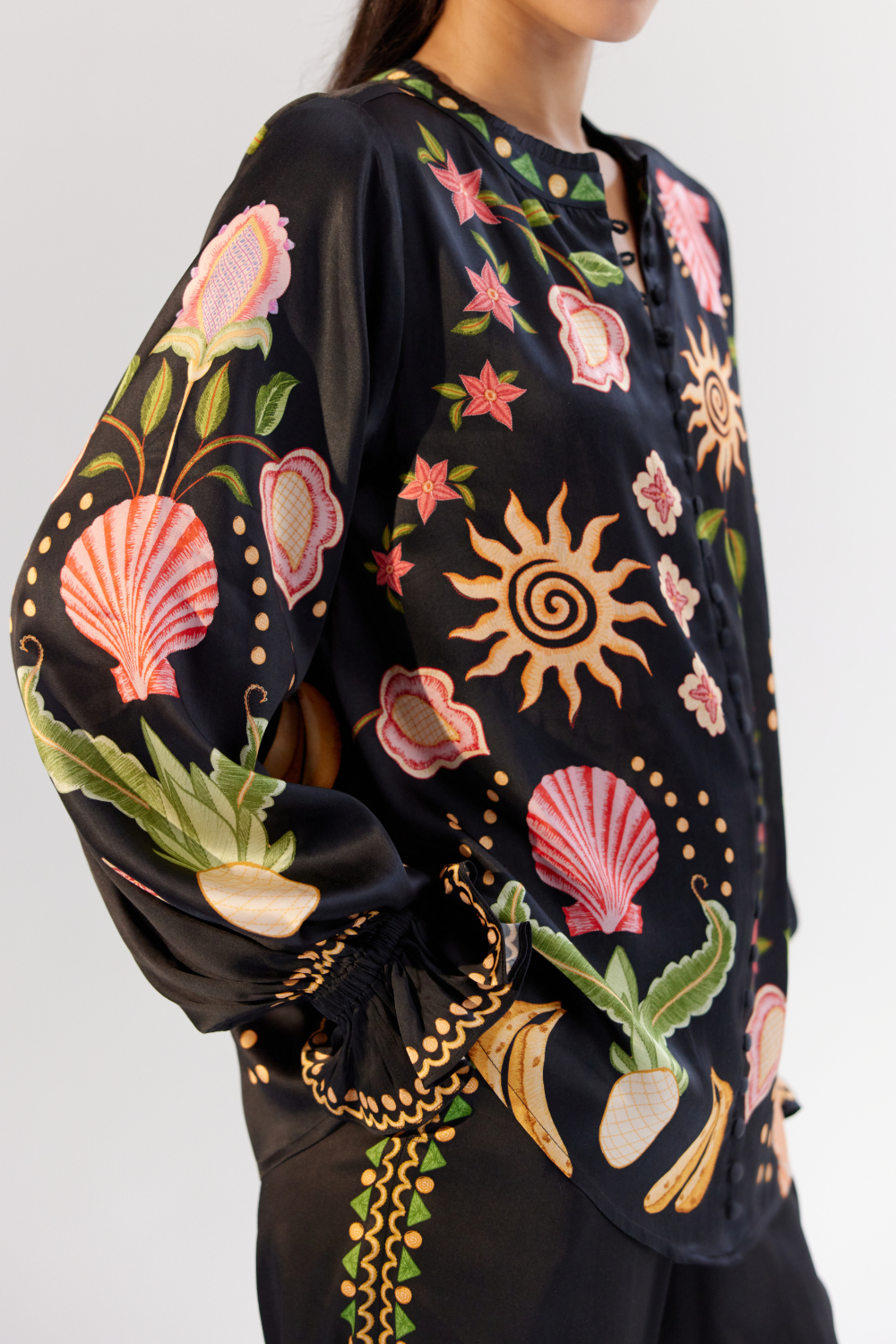 Ilia Shirt - Seashell (Black)