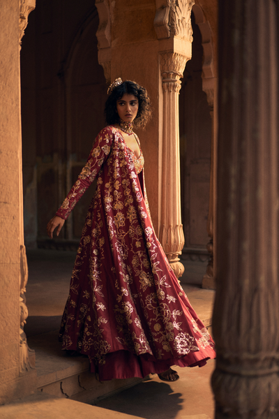 PH-2479 
Lehenga 
Blouse 
Jacket / Dupatta Set