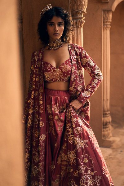PH-2479 
Lehenga 
Blouse 
Jacket / Dupatta Set