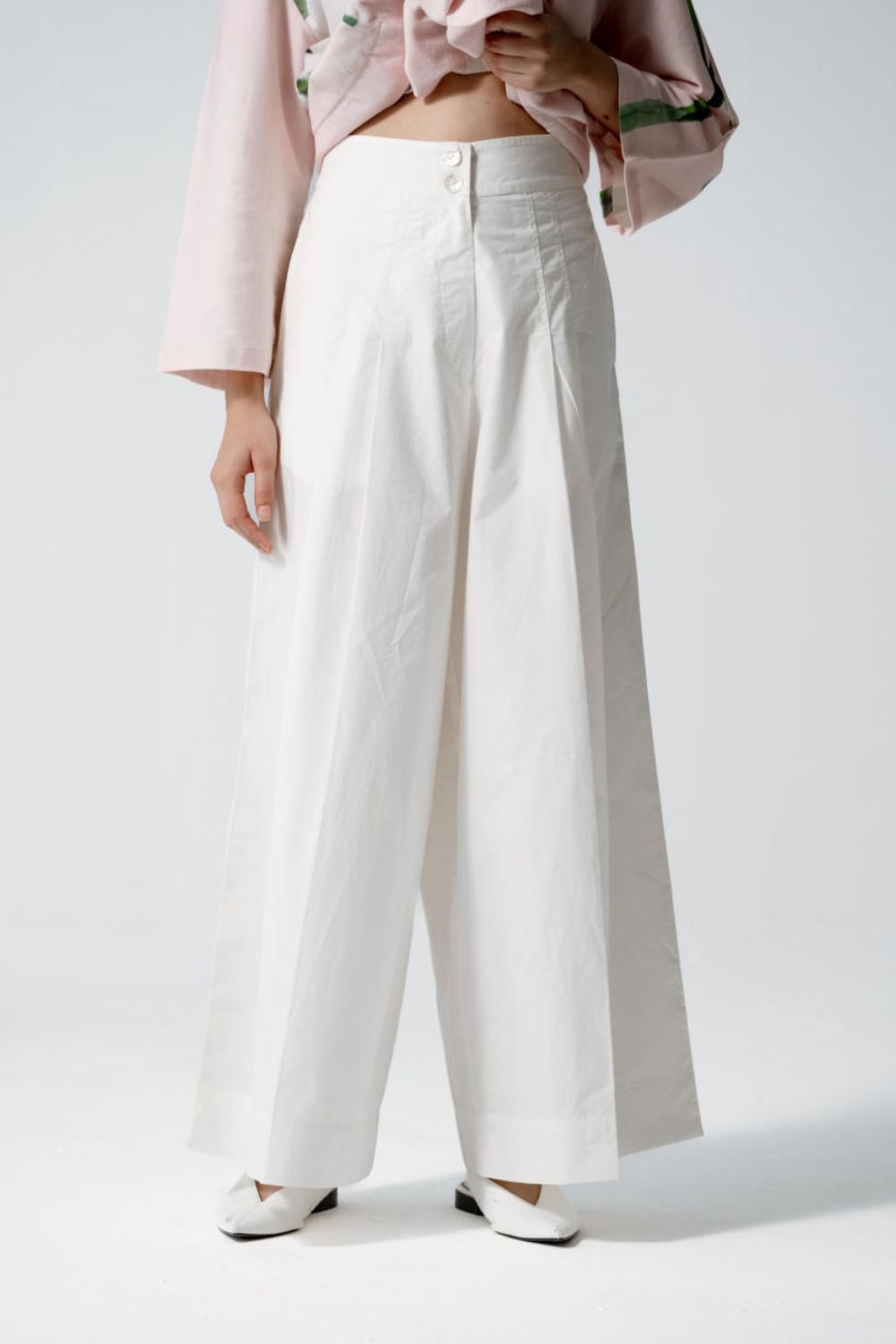 WHITE PLEATED PANTS
