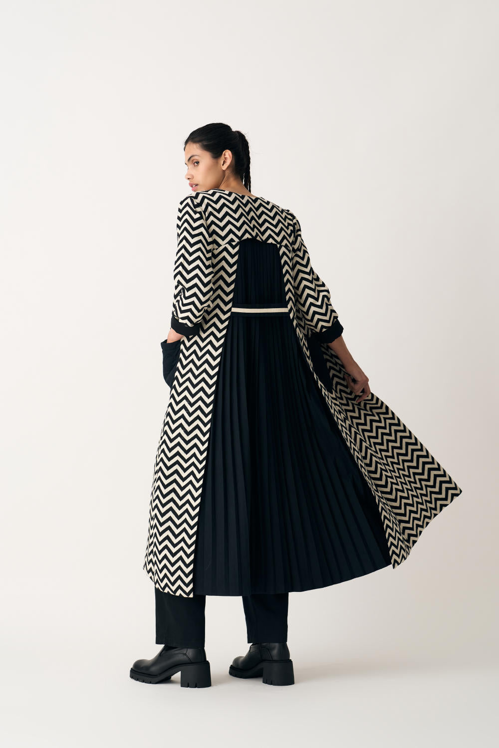 ROUND NECK TUNIC - BLACK