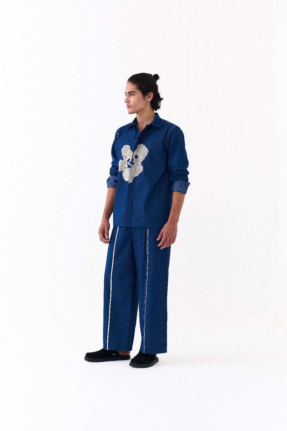 FLORAL EMB. SHIRT-DENIM BLUE