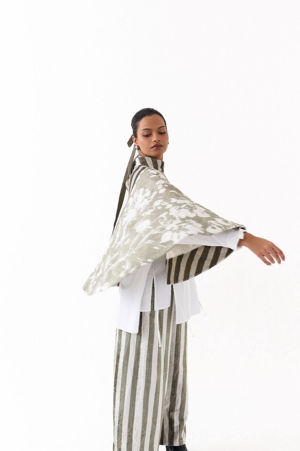WIDE HEM PONCHO-OLIVE STRIPE/FLORAL