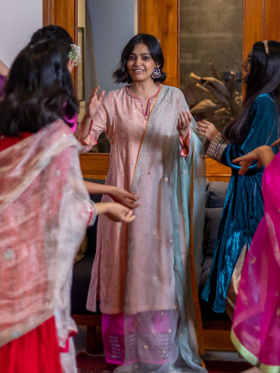 Aadab Kurta