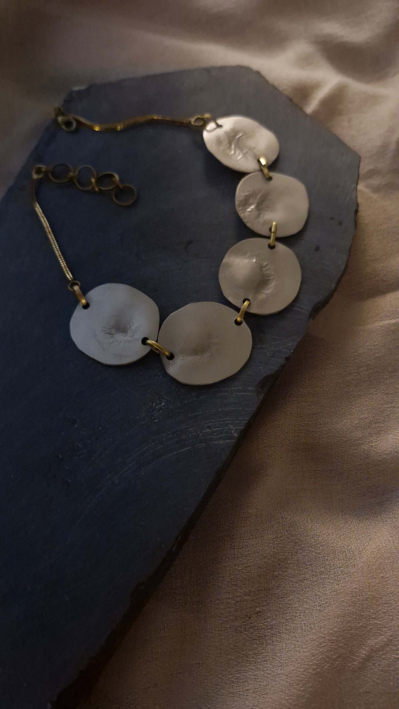 SOVA CHOKER