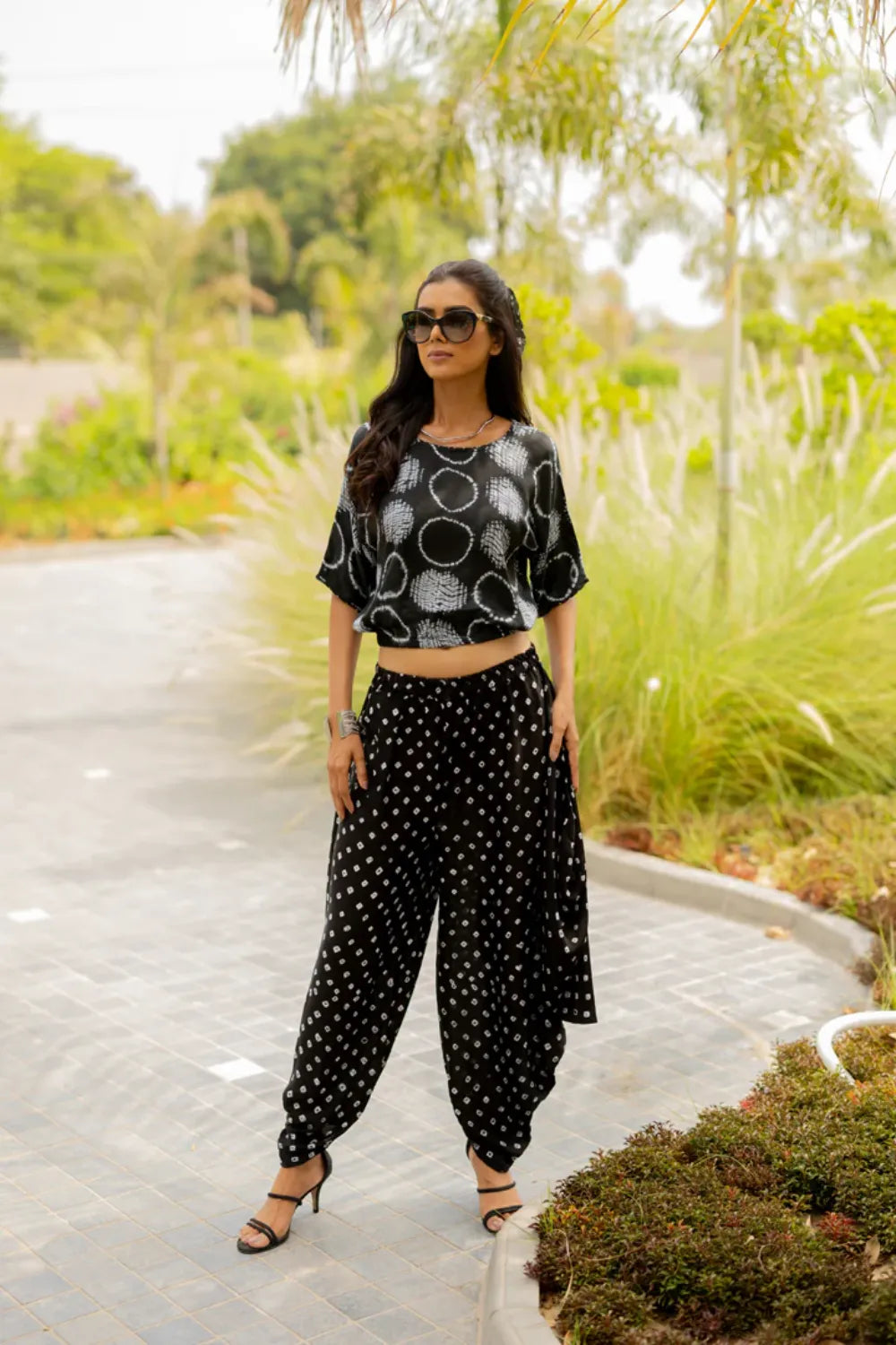 CIR SHIB CROP TOP-BLACK