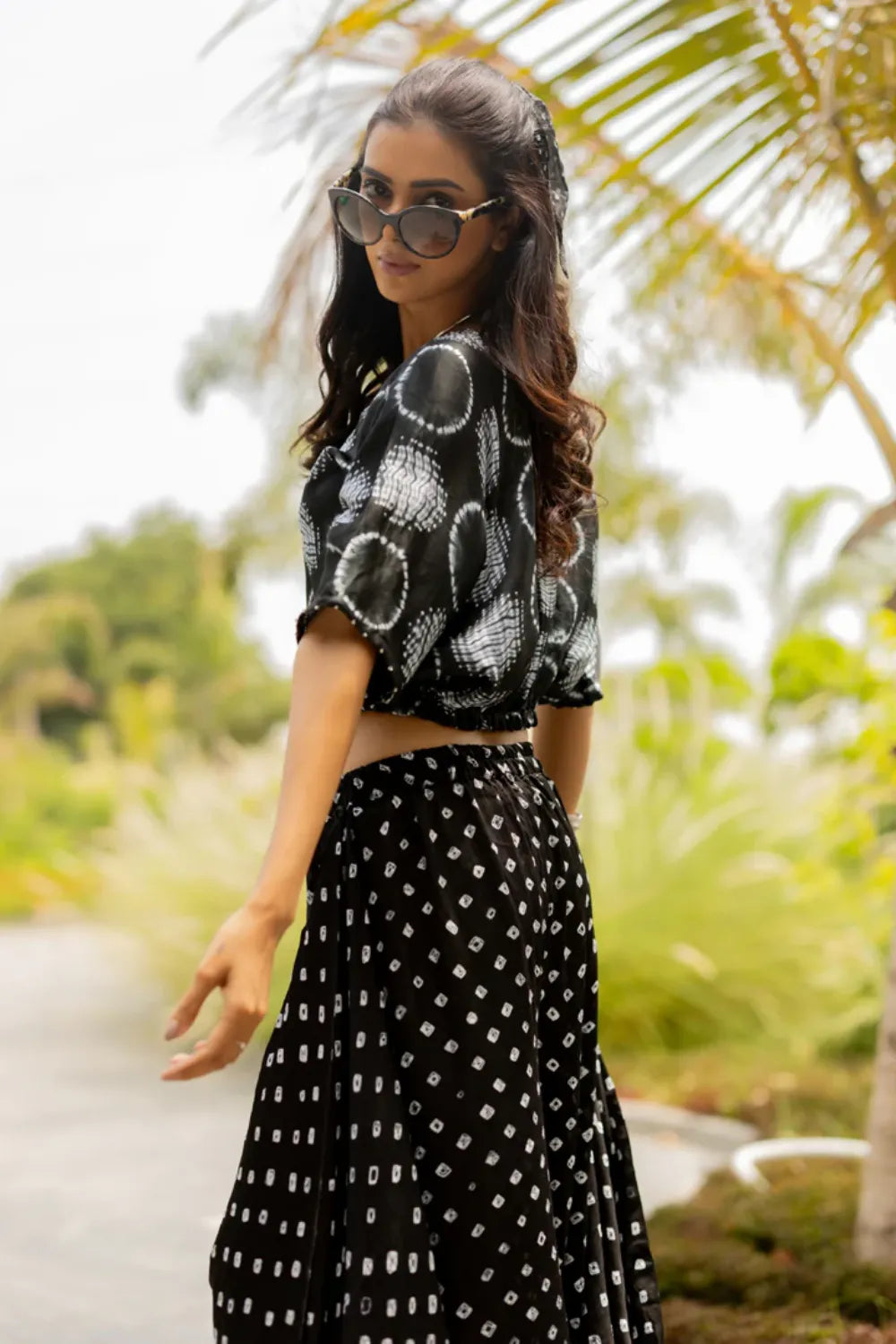 CIR SHIB CROP TOP-BLACK