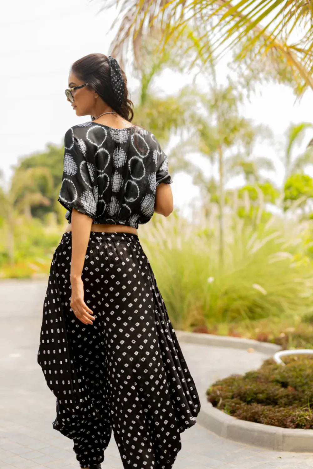 CIR SHIB CROP TOP-BLACK