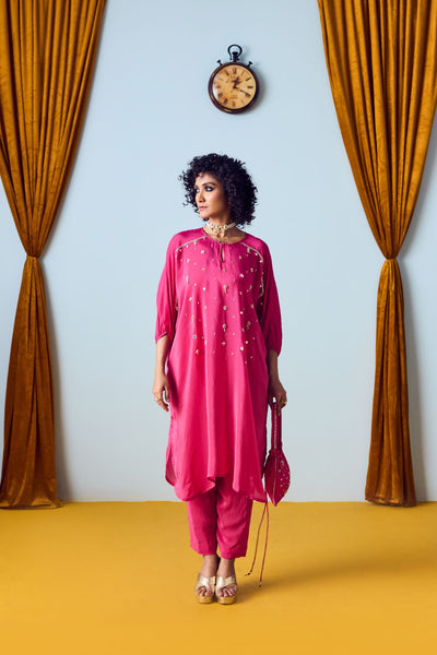 Shee Festive Hand-Embroidered Relaxed Kurta Set with Straight Pants