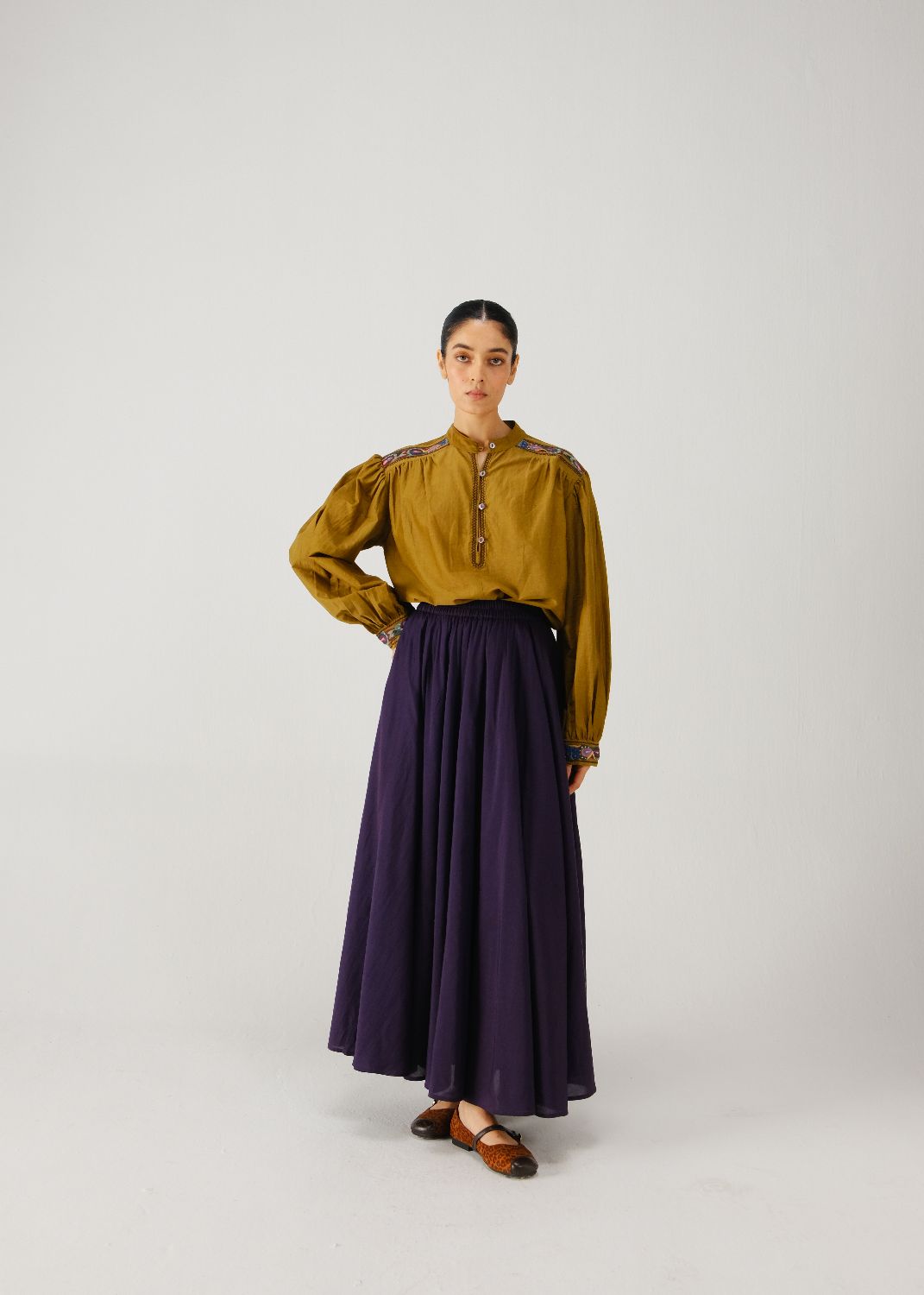 Peasant top-Olive band emb.