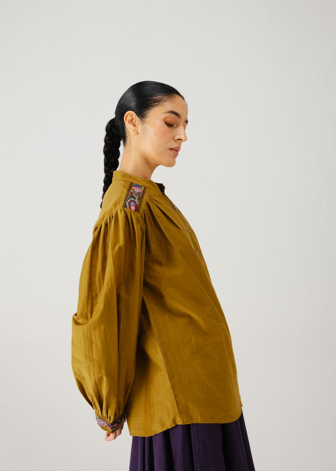 Peasant top-Olive band emb.