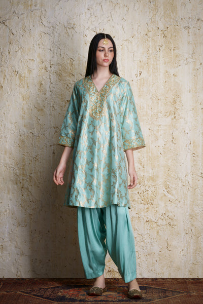 Asmaani aquamarine silk kalidar kurta