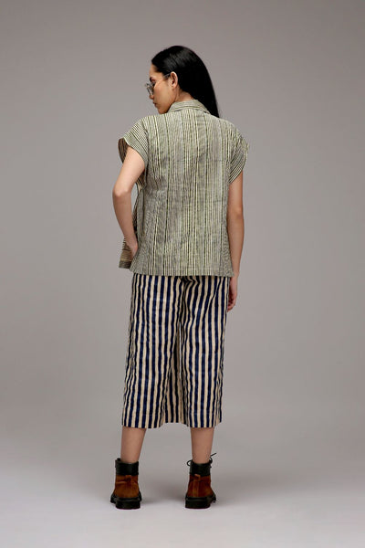 Egg-Shell Joker Shirt Capre Set